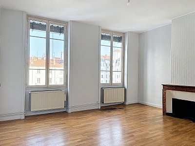 APPARTEMENT T3 A LOUER - LYON 7EME ARRONDISSEMENT - 110.49 m2 - 1411€ charges comprises par mois
