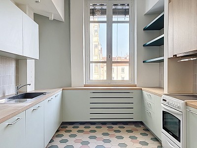 APPARTEMENT T3 A LOUER - LYON 7EME ARRONDISSEMENT - 110.49 m2 - 1411€ charges comprises par mois