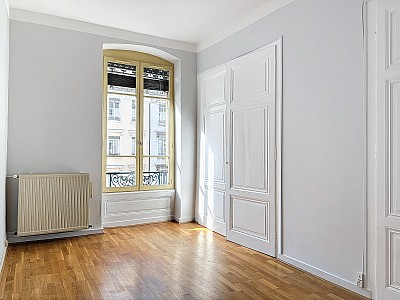 APPARTEMENT T3 A LOUER - LYON 7EME ARRONDISSEMENT - 110.49 m2 - 1411€ charges comprises par mois