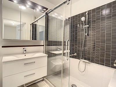 APPARTEMENT T3 A LOUER - LYON 7EME ARRONDISSEMENT - 72.55 m2 - 1 238 € charges comprises par mois