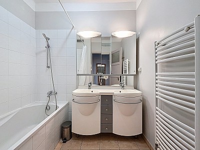 APPARTEMENT T3 A LOUER - LYON 8EME ARRONDISSEMENT - 76.7 m2 - 1 295 € charges comprises par mois