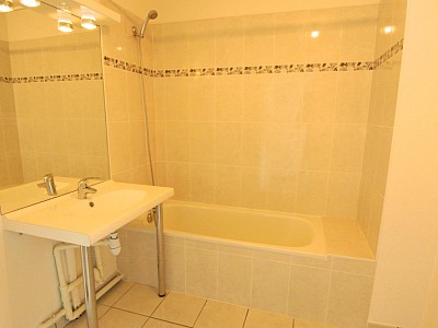 APPARTEMENT T3 A LOUER - LYON 8EME ARRONDISSEMENT - 73.15 m2 - 1 009 € charges comprises par mois
