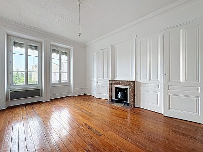 APPARTEMENT T3 A LOUER - LYON 8EME ARRONDISSEMENT - 121 m2 - 1 069 € charges comprises par mois