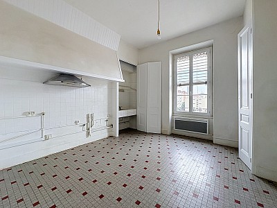 APPARTEMENT T3 A LOUER - LYON 8EME ARRONDISSEMENT - 121 m2 - 1 069 € charges comprises par mois