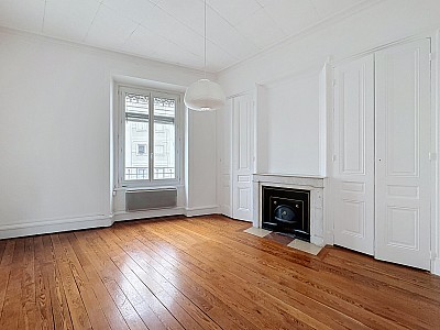 APPARTEMENT T3 A LOUER - LYON 8EME ARRONDISSEMENT - 121 m2 - 1 069 € charges comprises par mois