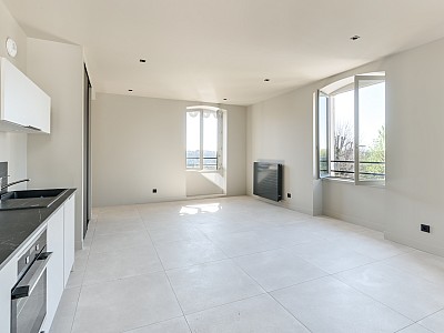 APPARTEMENT T3 A LOUER - ST CYR AU MONT D OR - 73.94 m2 - 1 836 € charges comprises par mois