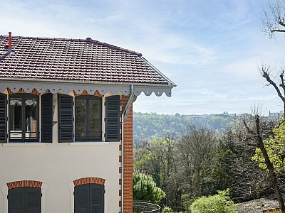 APPARTEMENT T3 A LOUER - ST CYR AU MONT D OR - 73.94 m2 - 1 836 € charges comprises par mois