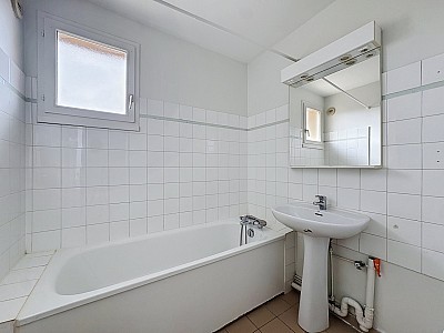 APPARTEMENT T3 A LOUER - ST GENIS LAVAL - 64.7 m2 - 804,19 € charges comprises par mois