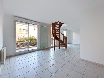 APPARTEMENT T3 A VENDRE - BRON - 73 m2 - 270000€
