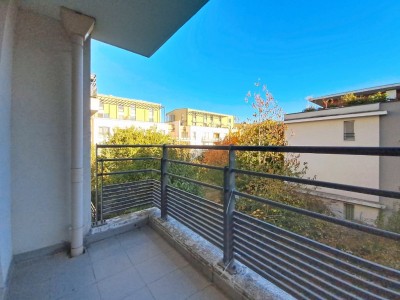 APPARTEMENT T3 A VENDRE - BRON - 73 m2 - 270000€
