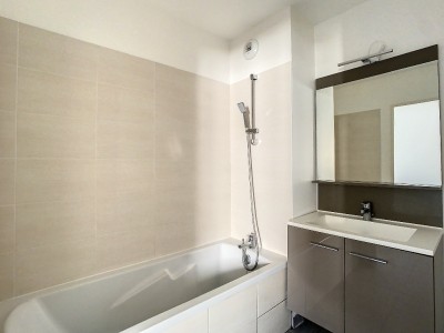 APPARTEMENT T3 - DECINES CHARPIEU - 60 m2 - VENDU