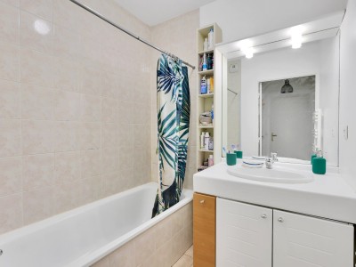 Appartement 3 pièces avec terrasse - 2 chambres A VENDRE - LYON 8EME ARRONDISSEMENT - 72 m2 - 295 000 &euro;