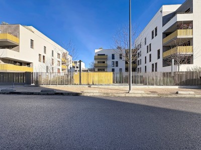 APPARTEMENT T3 A VENDRE - SATHONAY CAMP - 61 m2 - 245�000�&euro;