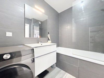 APPARTEMENT T3 A VENDRE - SATHONAY CAMP - 61 m2 - 245�000�&euro;