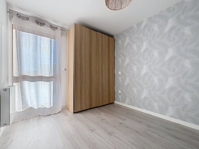 APPARTEMENT T3 A VENDRE - SATHONAY CAMP - 61 m2 - 245�000�&euro;