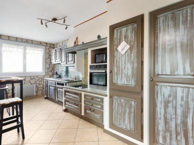 Appartement 3 pices avec loggia - 2 chambres A VENDRE - ST PRIEST - 72 m2 - 180000€