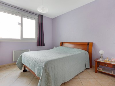 Appartement 3 pices avec loggia - 2 chambres A VENDRE - ST PRIEST - 72 m2 - 180000€