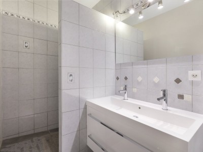 Appartement 3 pices avec loggia - 2 chambres A VENDRE - ST PRIEST - 72 m2 - 180000€