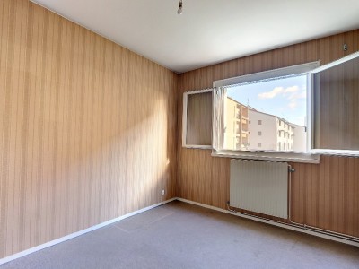 Appartement 3 pices avec loggia - 2 chambres - VENISSIEUX - 77 m2 - VENDU