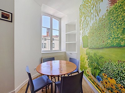 APPARTEMENT T4 A LOUER - LYON 1ER ARRONDISSEMENT - 100.12 m2 - 1 720 € charges comprises par mois
