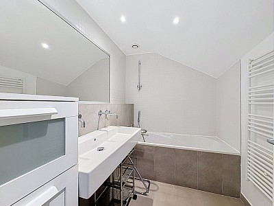 APPARTEMENT T4 A LOUER - LYON 1ER ARRONDISSEMENT - 100.12 m2 - 1 720 € charges comprises par mois