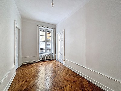 APPARTEMENT T4 A LOUER - LYON 2EME ARRONDISSEMENT - 121.42 m2 - 1725€ charges comprises par mois