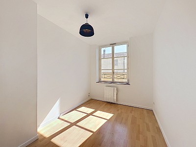 APPARTEMENT T4 A LOUER - LYON 3EME ARRONDISSEMENT - 73.99 m2 - 1 175 € charges comprises par mois