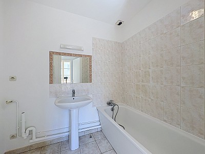 APPARTEMENT T4 A LOUER - LYON 3EME ARRONDISSEMENT - 73.99 m2 - 1 175 € charges comprises par mois