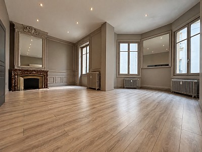 APPARTEMENT T4 A LOUER - LYON 6EME ARRONDISSEMENT - 125.48 m2 - 2 310 € charges comprises par mois