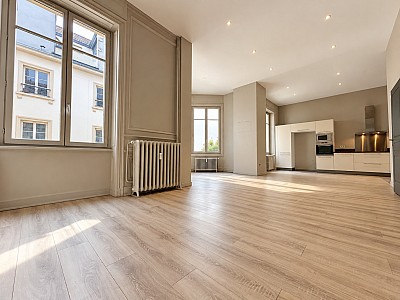 APPARTEMENT T4 A LOUER - LYON 6EME ARRONDISSEMENT - 125.48 m2 - 2 310 € charges comprises par mois