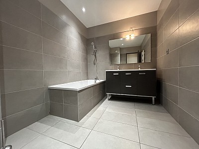 APPARTEMENT T4 A LOUER - LYON 6EME ARRONDISSEMENT - 125.48 m2 - 2 310 € charges comprises par mois