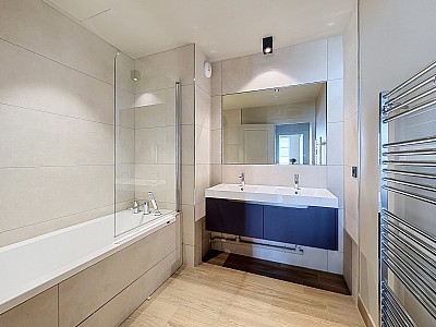 APPARTEMENT T4 A LOUER - ST CYR AU MONT D OR - 78.2 m2 - 1 900 € charges comprises par mois