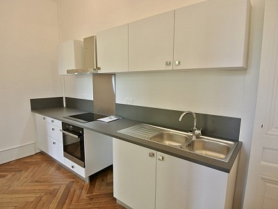 APPARTEMENT T4 A LOUER - ST ETIENNE - 119.44 m2 - 851�&euro; charges comprises par mois