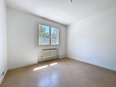 APPARTEMENT T4 A LOUER - VILLEURBANNE - 72.24 m2 - 990€ charges comprises par mois