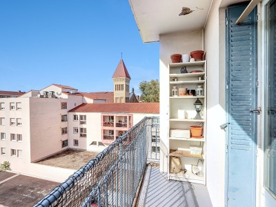 Appartement 4 pices avec balcons - 3 chambres - LYON 8EME ARRONDISSEMENT - 78 m2 - VENDU