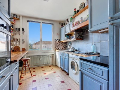 Appartement 4 pices avec balcons - 3 chambres - LYON 8EME ARRONDISSEMENT - 78 m2 - VENDU