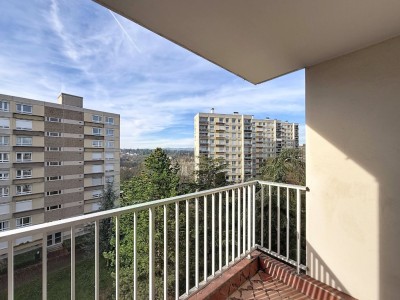 APPARTEMENT T4 A VENDRE - OULLINS - 78 m2 - 195000€