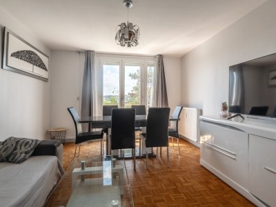 APPARTEMENT T4 A VENDRE - PIERRE BENITE - 83.65 m2 - 165000€