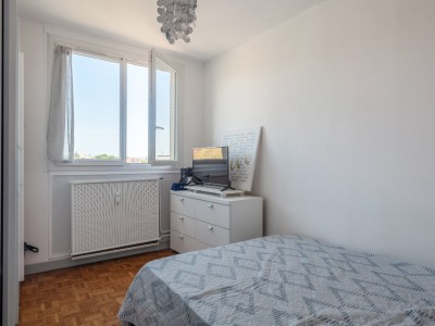 APPARTEMENT T4 A VENDRE - PIERRE BENITE - 83.65 m2 - 165000€