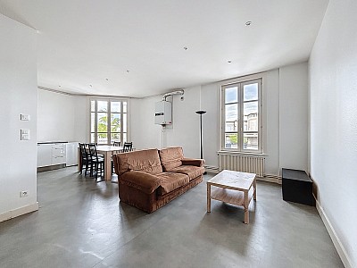APPARTEMENT T5 A LOUER - LYON 3EME ARRONDISSEMENT - 113.86 m2 - 1696€ charges comprises par mois