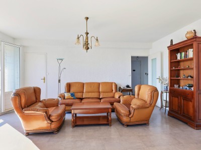 Appartement 5 pièces - 3 chambres A VENDRE - STE FOY LES LYON - 81.18 m2 - 220 000 €
