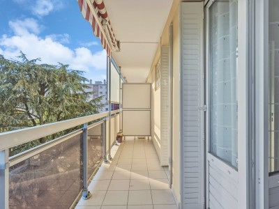 Appartement 5 pièces - 3 chambres A VENDRE - STE FOY LES LYON - 81.18 m2 - 210 000 &euro;