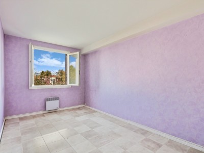 Appartement 5 pièces - 3 chambres A VENDRE - STE FOY LES LYON - 81.18 m2 - 210 000 &euro;