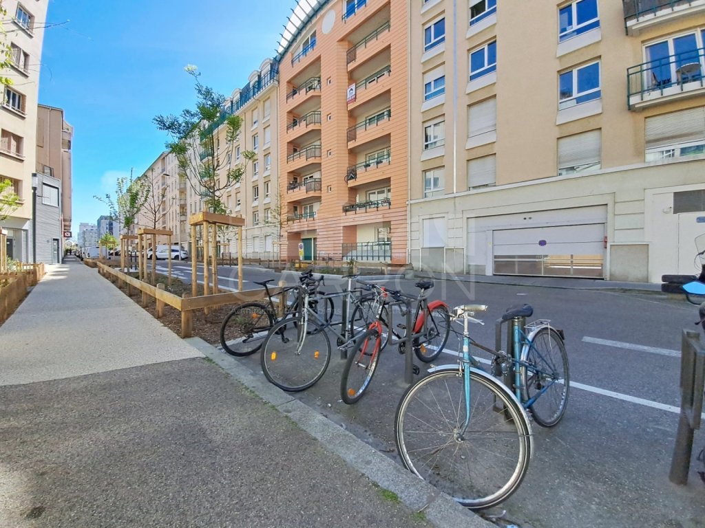 GARAGE A VENDRE - LYON 7EME ARRONDISSEMENT - 14 m2 - 25 000 &euro;