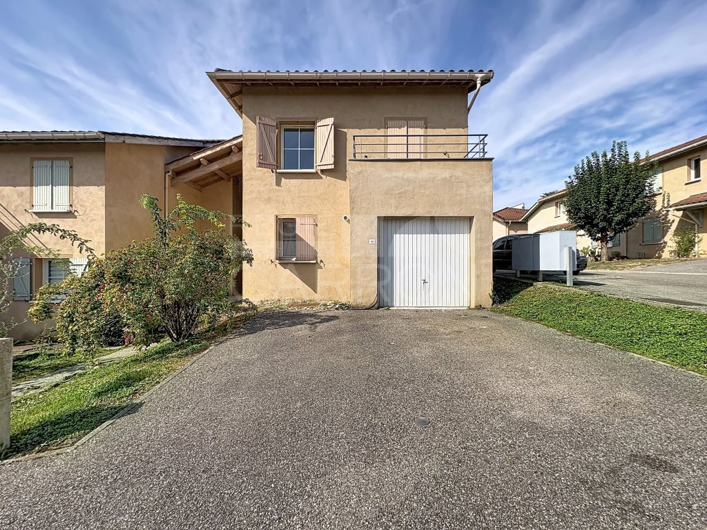 MAISON A LOUER - L ISLE D ABEAU - 101.45 m2 - 997 &euro; charges comprises par mois