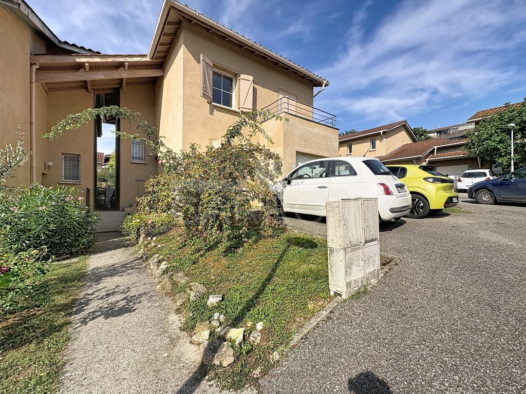 MAISON A LOUER - L ISLE D ABEAU - 101.45 m2 - 997 &euro; charges comprises par mois