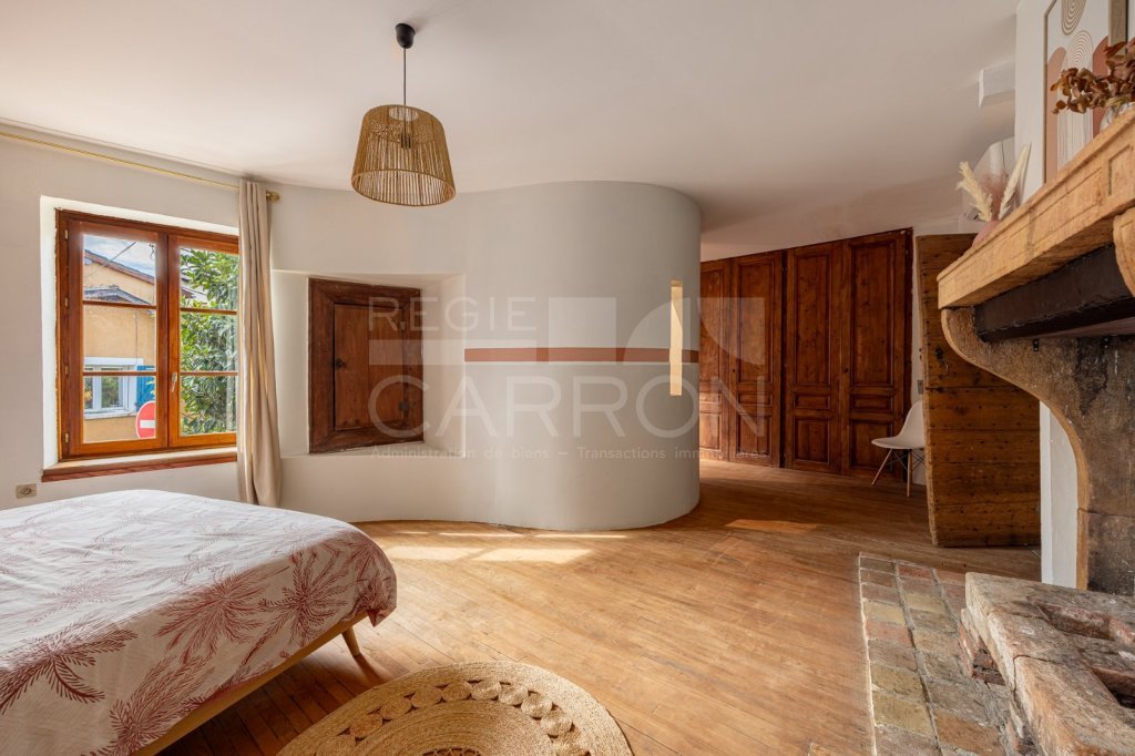 Maison de ville 6 pi�ces avec terrasse - 4 chambre A VENDRE - FONTAINES ST MARTIN - 219 m2 - 599�000�&euro;