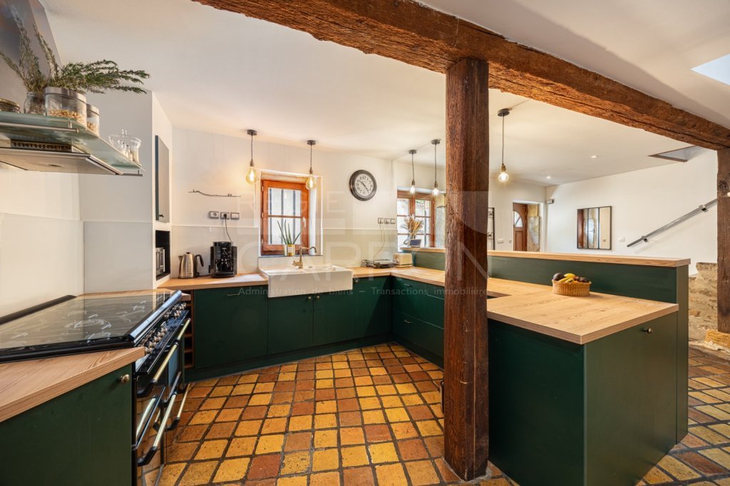 Maison de ville 6 pi�ces avec terrasse - 4 chambre A VENDRE - FONTAINES ST MARTIN - 219 m2 - 599�000�&euro;