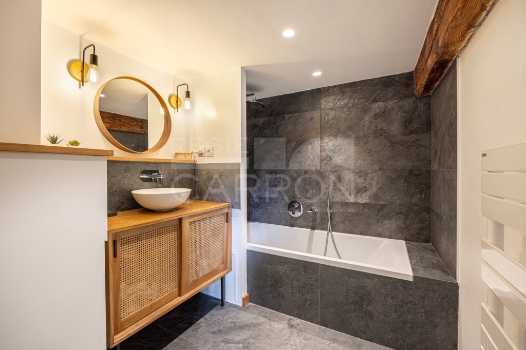 Maison de ville 6 pi�ces avec terrasse - 4 chambre A VENDRE - FONTAINES ST MARTIN - 219 m2 - 599�000�&euro;