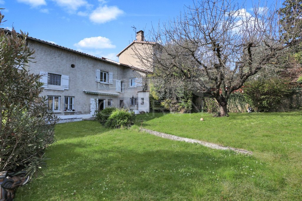 MAISON A VENDRE - FONTAINES ST MARTIN - 263 m2 - 845�000�&euro;